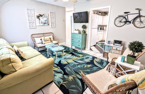 Crescent Beach Cottage | Sleep 6 comfortably, steps from the Beach!