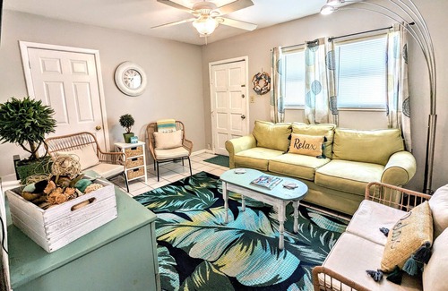 Crescent Beach Cottage | Sleep 6 comfortably, steps from the Beach!