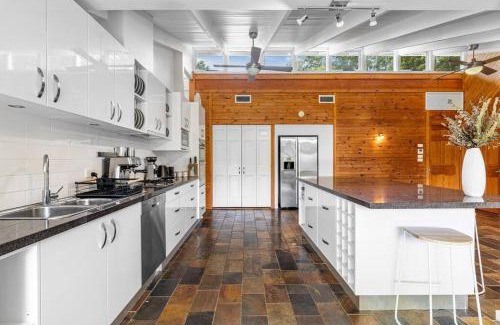 Bonville House | Sleep 9 @ Secluded Farmstay 12min to Coffs Harbour