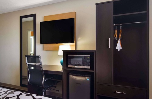 Erie Hotel | Sleep Inn Erie near Sports Center