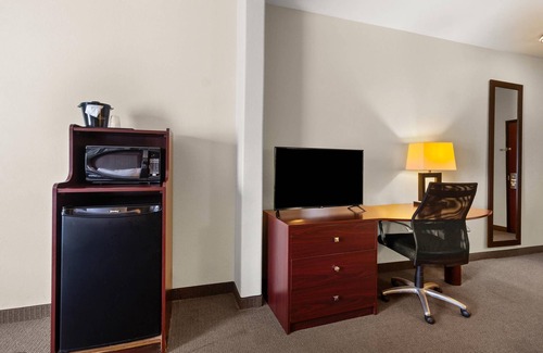 Humble Hotel | Sleep Inn & Suites Bush Intercontinental - IAH East