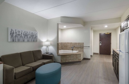 Chesapeake Hotel | Sleep Inn & Suites Chesapeake - Portsmouth