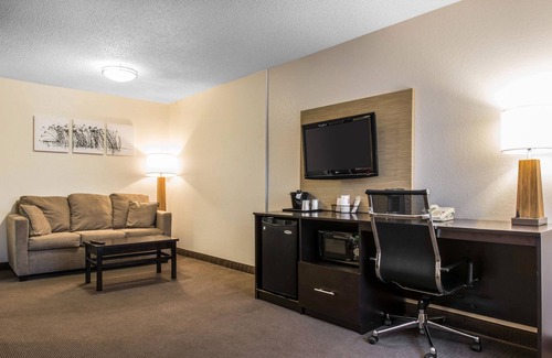 South Hills Hotel | Sleep Inn & Suites Pittsburgh Airport