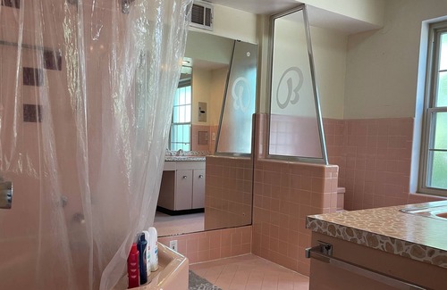 Lindenwood Park Condo | Sleep up to 14 in Massive Centrally Located 3,400 sqft condo