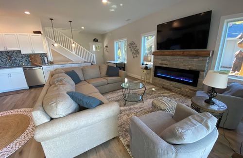 Maple City Cottage | Sleeping Bear Cub Cottages - Two houses directly on Little Traverse Lake!