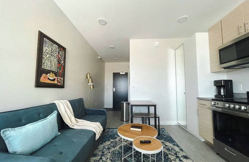 Des Moines Apartment | Sleepover Brilliant 1BD/1BA + Gym - Des Moines