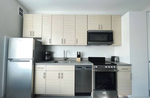 Des Moines Apartment | Sleepover Brilliant 1BD/1BA + Gym - Des Moines