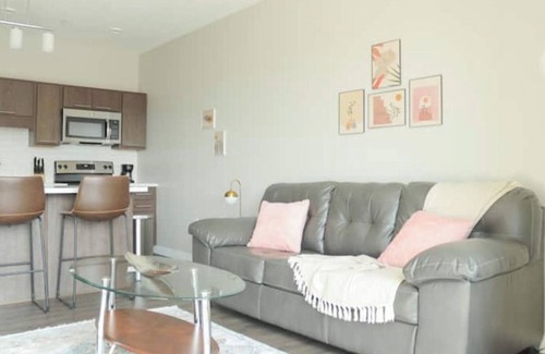 Downtown Des Moines Apartment | Sleepover: Elegant 1BD/1BA + Gym - Downtown Des Moines