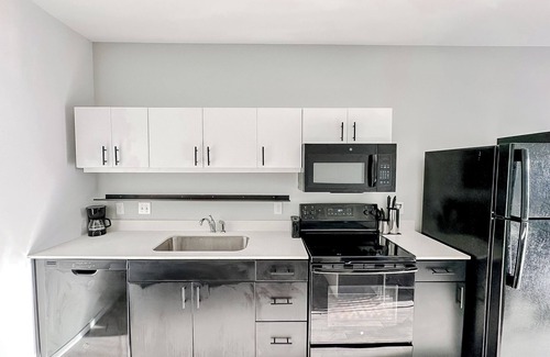 Downtown Omaha Apartment | Sleepover: Hip 1BD/1BA + Gym - Downtown Omahan