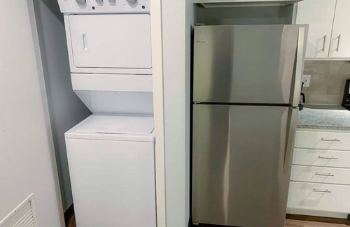Des Moines Apartment | Sleepover: Private 1BD/1BA - Downtown Des Moines