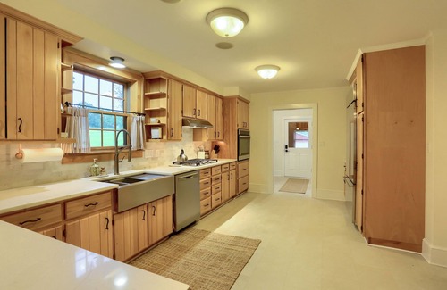 Orrtanna House | Sleeps 10, Private, Farmhouse.