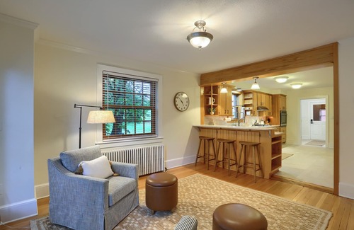 Orrtanna House | Sleeps 10, Private, Farmhouse.