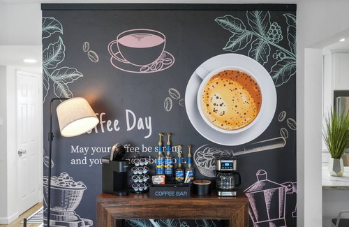 East Hemet House | Sleeps 12 - Hot Tub - Pool - Game Room & Fire Pit