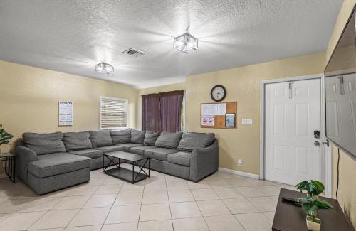 Southwest House | Sleeps 12 - House Guest Apt - Plenty of parking