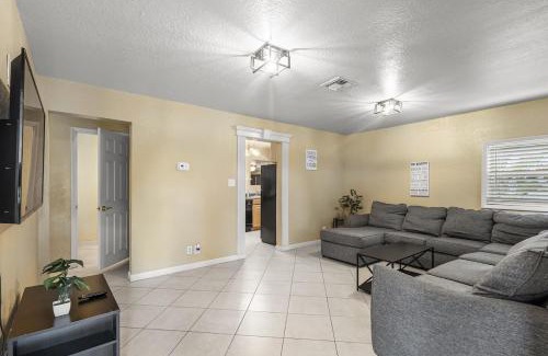 Southwest House | Sleeps 12 - House Guest Apt - Plenty of parking