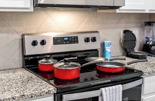 Fort Worth House | Sleeps 12 |Private BRs, WiFi, Kitchen