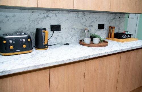 Old Trafford House | Sleeps 14 The Old Trafford Family Zen by Genesis Living