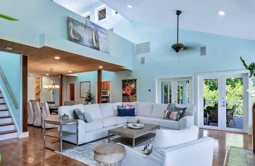 Greenacres House | Sleeps 15 - Hidden Bleu Tropical Mansion