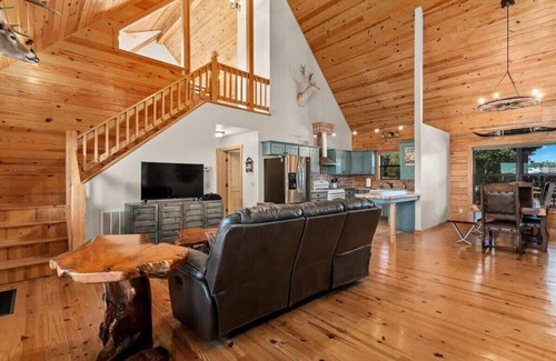 Canyon Lake House | Sleeps 16 | Game Room | Fire Pit | Grand Dining Room