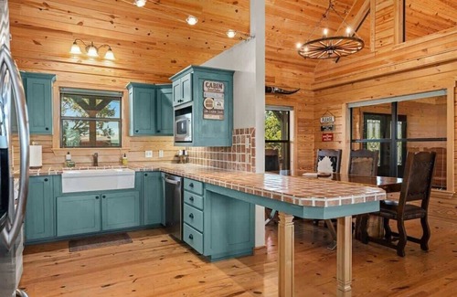 Canyon Lake House | Sleeps 16 | Game Room | Fire Pit | Grand Dining Room