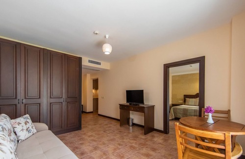 Yaliciftlik Apartment | Sleeps 2, Modern Apartment with Shared Pool - AWZ 304