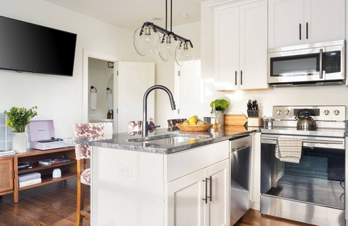 Chestnut Hill House | Sleeps 20 | 2 Homes w/Bunk Room | Hart Suites