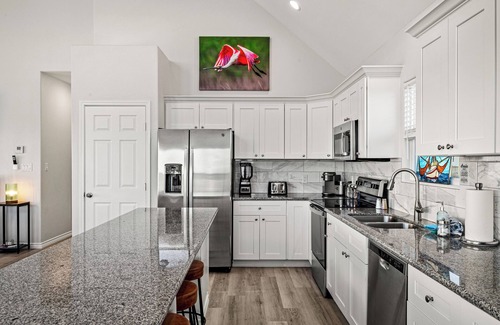 Crystal Beach House | Sleeps 20, 4 King BR, Beach Access, Luxury Spa, Decks, Pets, Games Galore