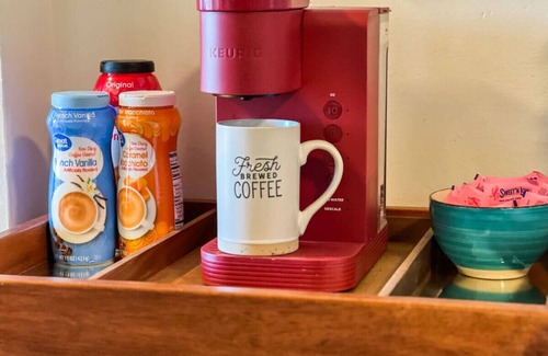 Near Eastside House | Sleeps 21! 8 BR w/16 Beds & Large Driveway + WIFI