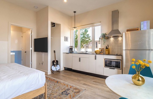 Buena Vista House | Sleeps 236 | Entire Nashville Hotel | The Conway