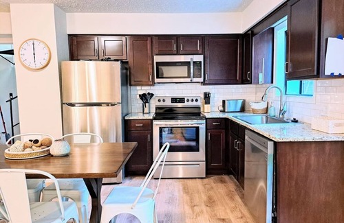 Indian Point Cabin | Sleeps 26! Awesome Family Retreat on Indian Point!