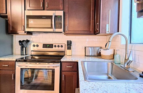 Indian Point Cabin | Sleeps 26! Awesome Family Retreat on Indian Point!