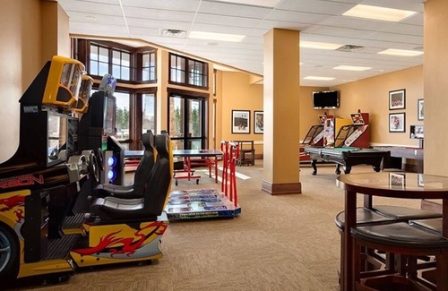 Breckenridge Resort | Sleeps 4- Aug 17-25 2025. Perfect for Wine Classic! Large 1 BR with Full Kitchen