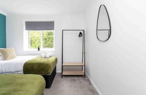 Borehamwood House | Sleeps 4 Monthly Discount WIFI Free Parking
