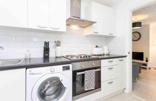 Borehamwood House | Sleeps 4 Monthly Discount WIFI Free Parking