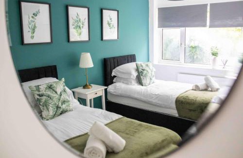 Borehamwood House | Sleeps 4 Monthly Discount WIFI Free Parking