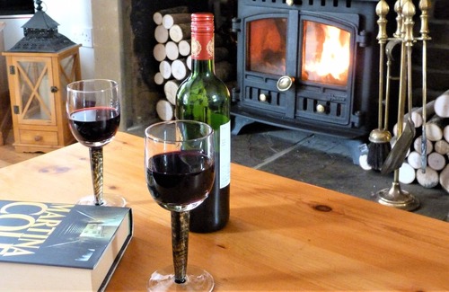 Haworth Cottage | Sleeps 4, Roadside Parking, Garden, Wood Burner, Wifi, 17% weekly discount