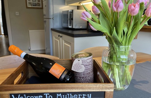 Haworth Cottage | Sleeps 4, Roadside Parking, Garden, Wood Burner, Wifi, 17% weekly discount
