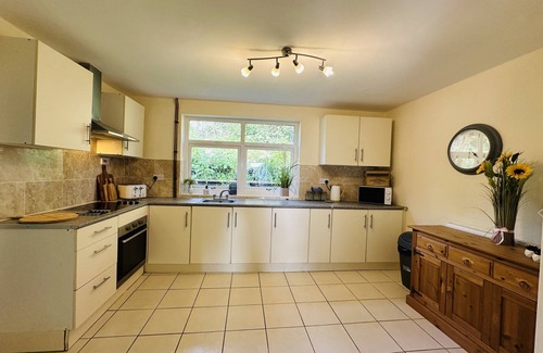 Rhondda Cynon Taff House | Sleeps 4 Traditional Welsh Stone House