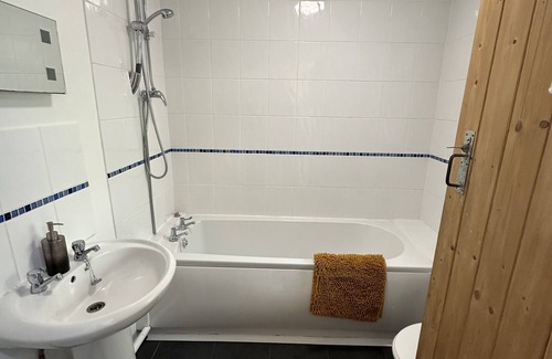 Rhondda Cynon Taff House | Sleeps 4 Traditional Welsh Stone House