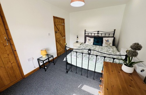 Rhondda Cynon Taff House | Sleeps 4 Traditional Welsh Stone House