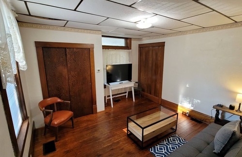 Corry Apartment | Sleeps 4 with private backyard near ski resort