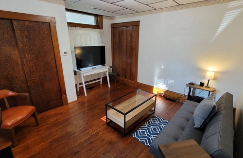 Corry Apartment | Sleeps 4 with private backyard near ski resort