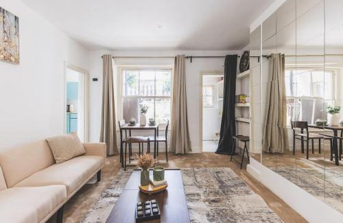 West Kensington Apartment | Sleeps 5! Garden & Parking, 4 Mins To Station, Newly Refurbished!