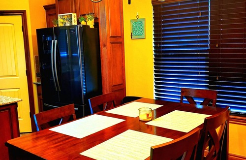 South Oklahoma City House | Sleeps 5 ☆ OU Campus ☆ Airport ☆ Restaurants ☆ Shopping Nearby