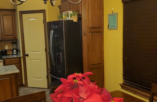 South Oklahoma City House | Sleeps 5 ☆ OU Campus ☆ Airport ☆ Restaurants ☆ Shopping Nearby