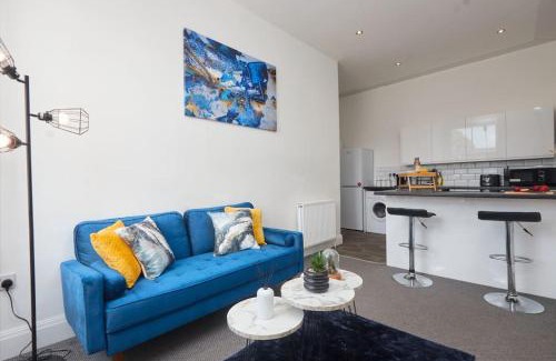 Leeds Apartment | Sleeps 5 - Weekly Offers - Work & Family Stays - FREE WiFi