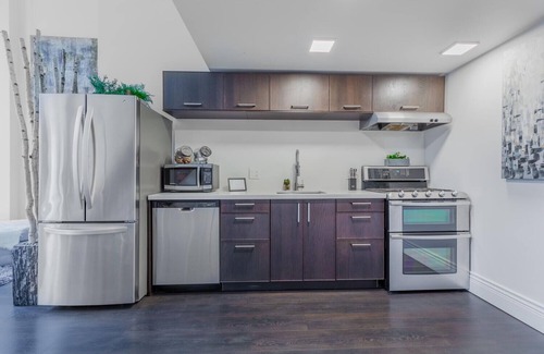 Downtown Vancouver Apartment | Sleeps 6/Beautiful Loft in DT Vancouver