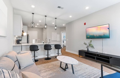 Northern Liberties Apartment | Sleeps 6 - Pier Views - Near Fishtown & Old City!