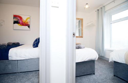 Margam Apartment | Sleeps 6, Smart TV's, Parking Swansea & Morriston Hospital