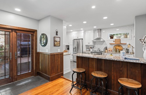 Lake Junaluska Cabin | Sleeps 8! Secluded Sanctuary w/updated kitchen, Bunk Beds and Pet-Friendly!